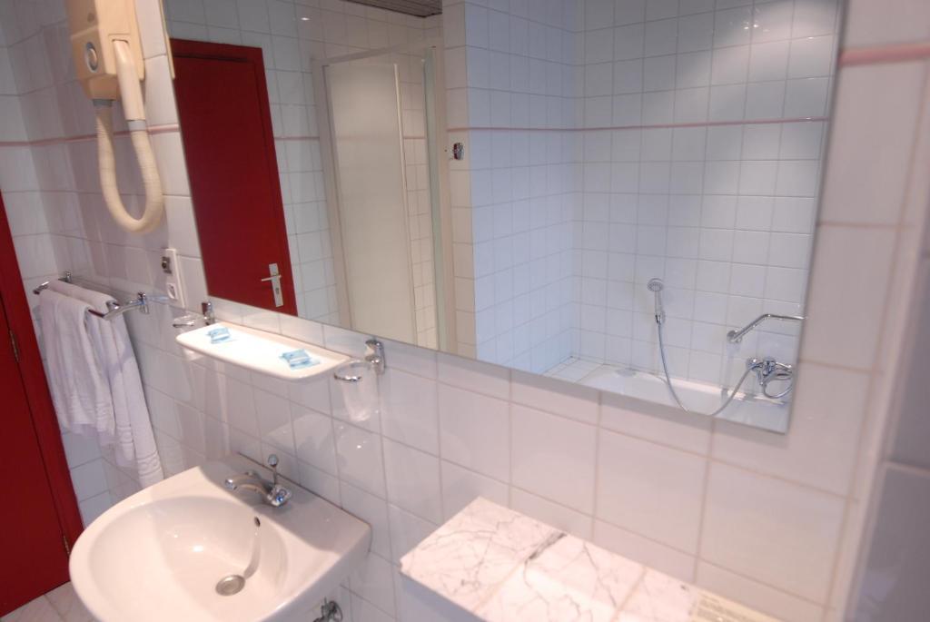 Hotel Le Joli Bois Ватерлоо Стая снимка